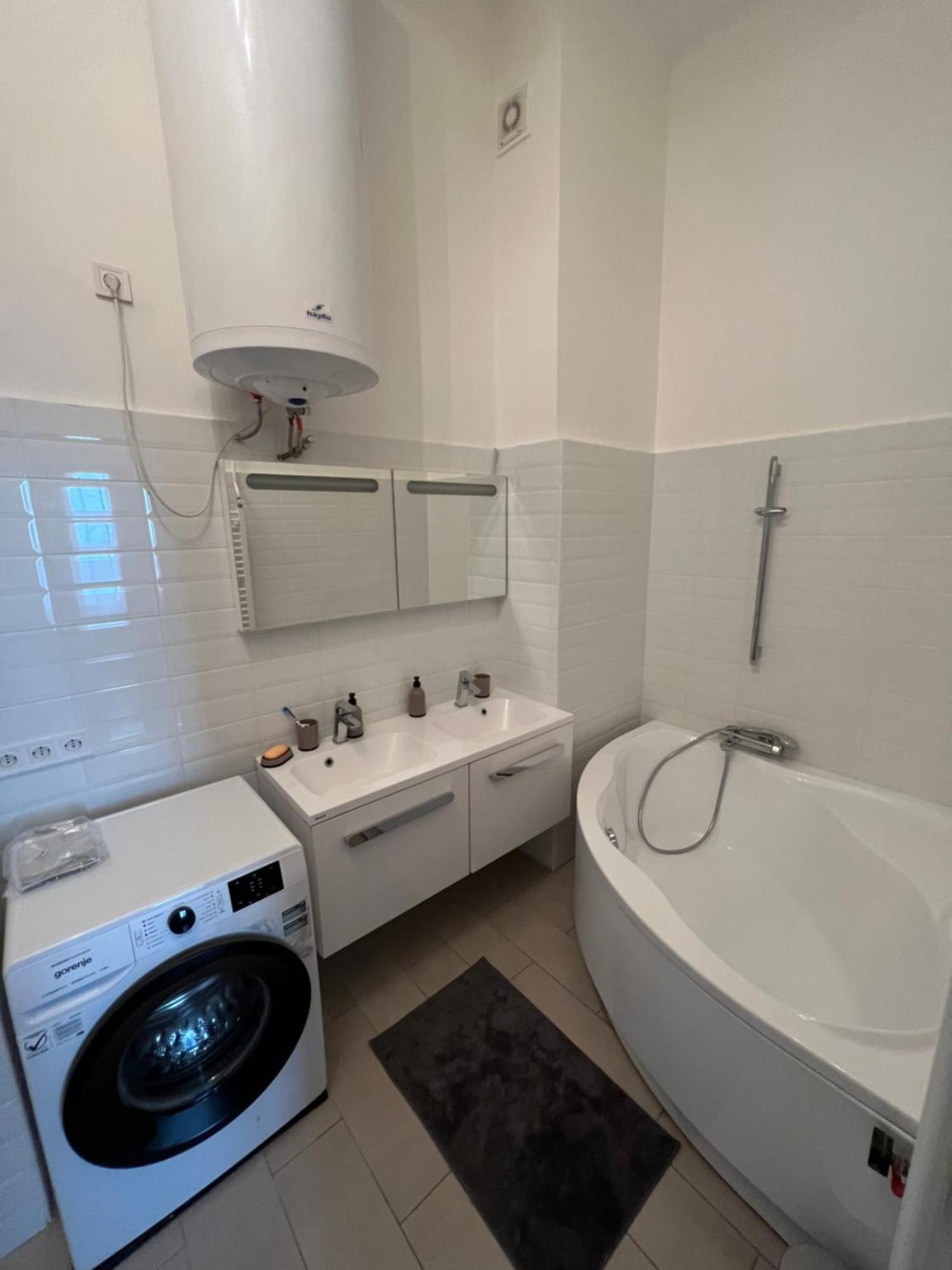 Azure King Residence In The Heart Of Budapest Exteriör bild